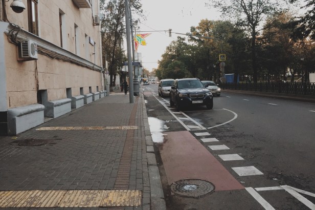 Лысаков (предположительно) считает, что на красных участках надо спешиваться 