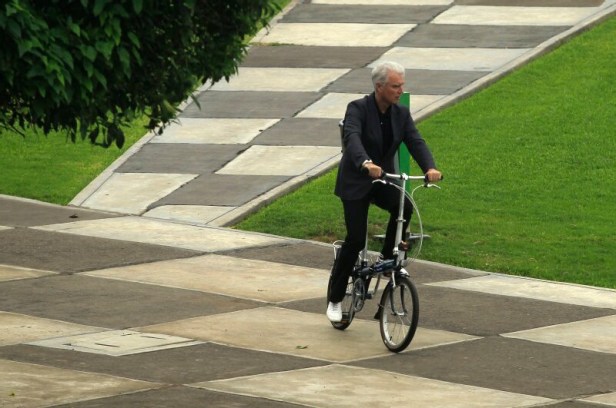 David-Byrne-Dahon-Lima-2011