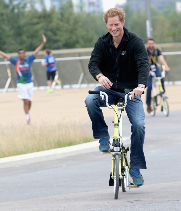 Prince-Harry-Brompton-folding-bike-1